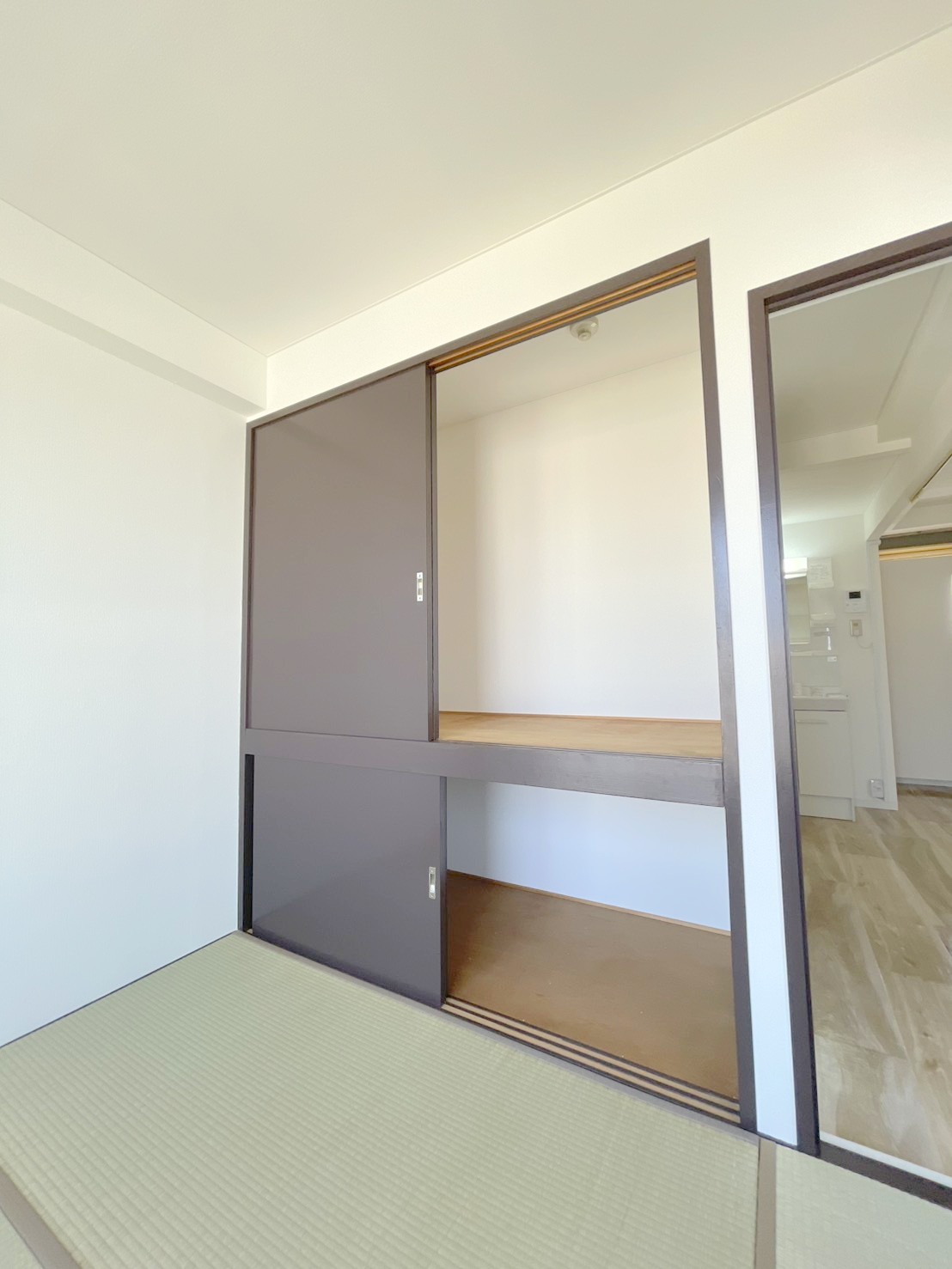 収納　衣類や布団の収納に便利な押入れが付いています！