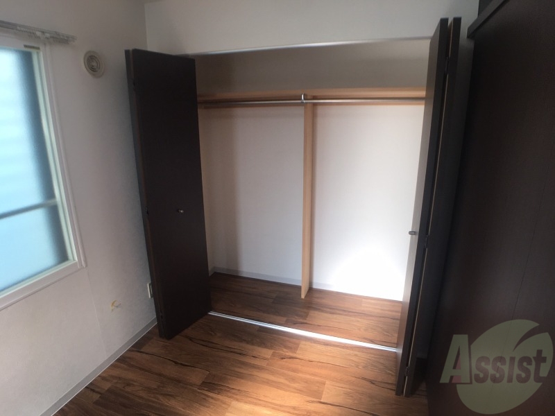 収納　寝室の収納です。部屋がすっきり片付きます。