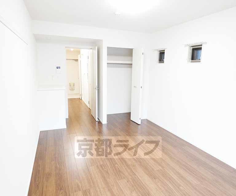 居室・リビング　・小窓は端部屋のみです