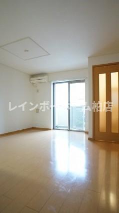 居室・リビング　こちらの居間で趣味の時間をお楽しみください