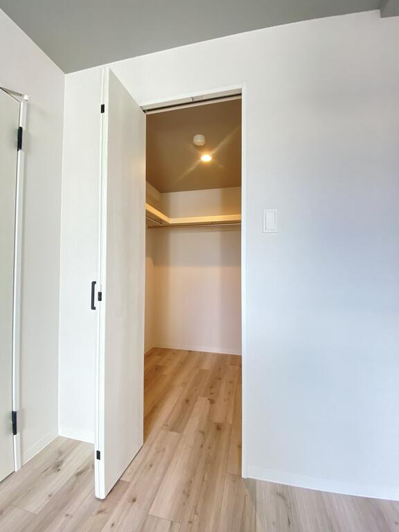 収納　収納力のあるウォークインクローゼットです！