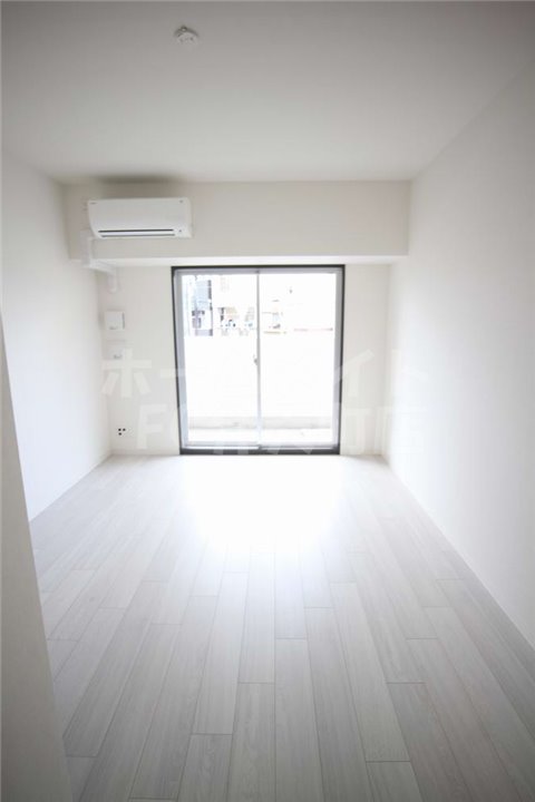 居室・リビング　こちらの居間で趣味の時間をお楽しみください