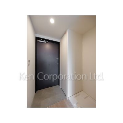 玄関　同タイプ10階のお部屋を撮影。仕様が異なることがあります。