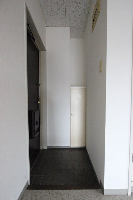 玄関　同物件別号室の写真