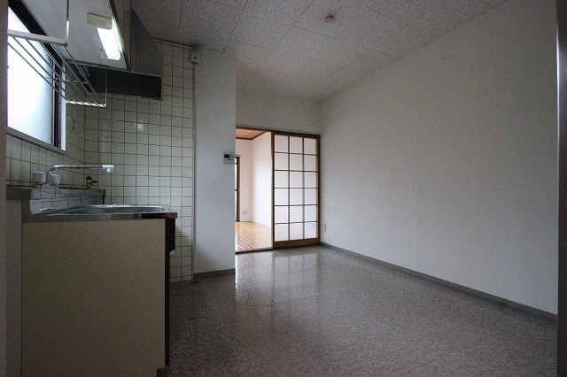 居室・リビング　同物件別号室の写真