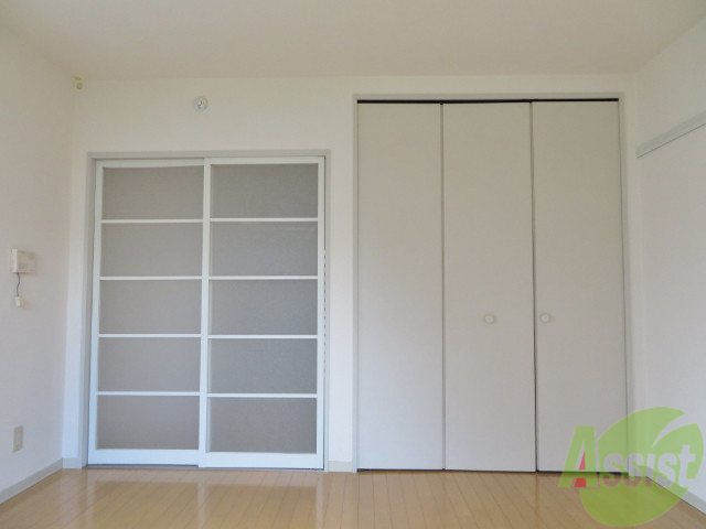 居室・リビング　白基調のお部屋は、部屋が明るく広く感じますね。