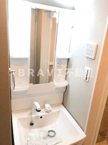 洗面設備　【DWELL GALAXY】独立洗面化粧台が付いています