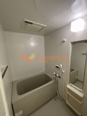 バス・シャワールーム　コンパクトで使いやすいお風呂です