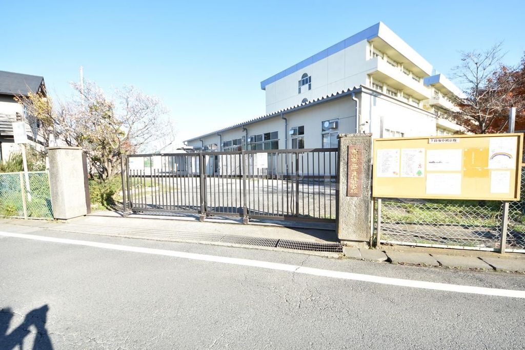 中学校　市川市立/下貝塚中学校（中学校）まで1070m