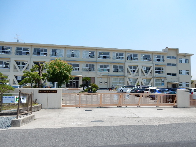 小学校　岡山市立富山小学校（小学校）まで630m