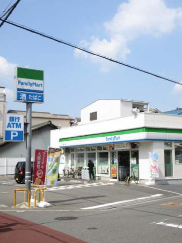 コンビニ　ファミリーマート（コンビニ）まで81m