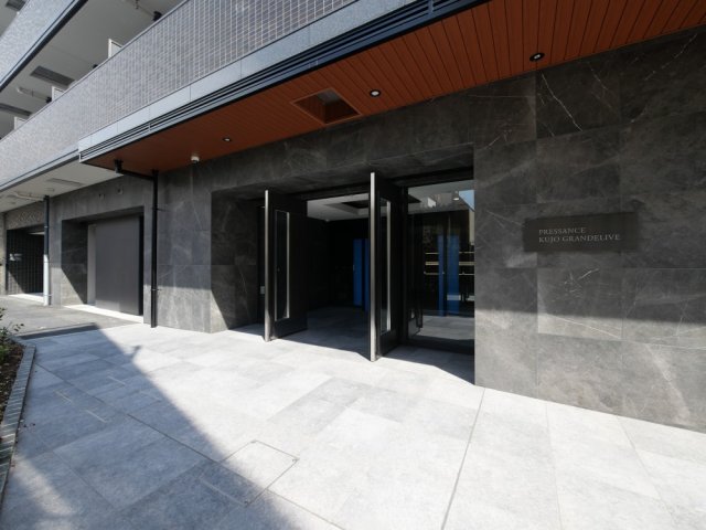 エントランス　落ち着いたエントランスです