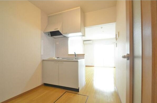 キッチン　コンロ2口付のシステムキッチンです。