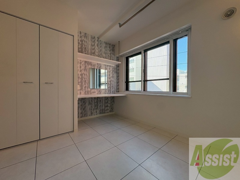 その他部屋・スペース　寝室はこちらです。光が差し込む、温かみのあるお部屋です。