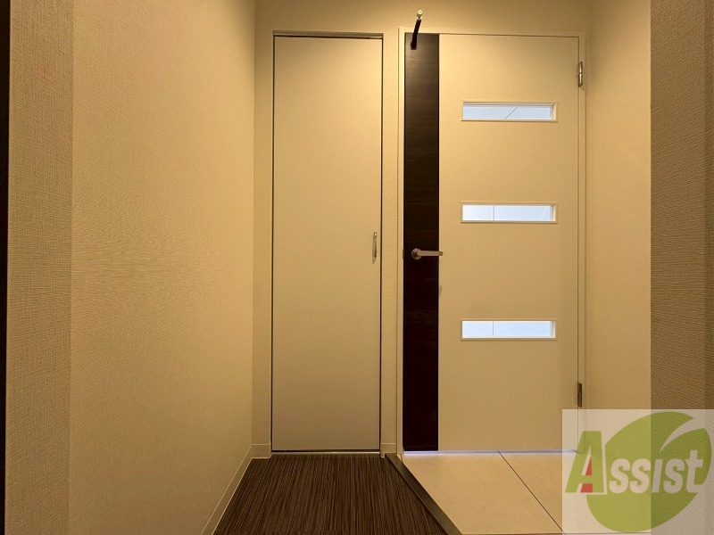 玄関　玄関の様子です。明るい印象ですね。気分もあがりそう。