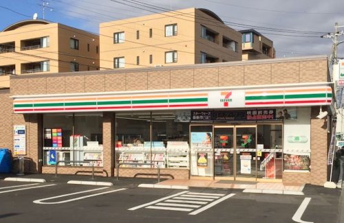 コンビニ　セブン-イレブン 横浜さちが丘店（コンビニ）まで306m