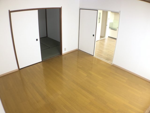 居室・リビング　角部屋住戸で過ごしやすく、おすすめです。