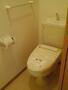トイレ　落ち着いた色調のトイレです