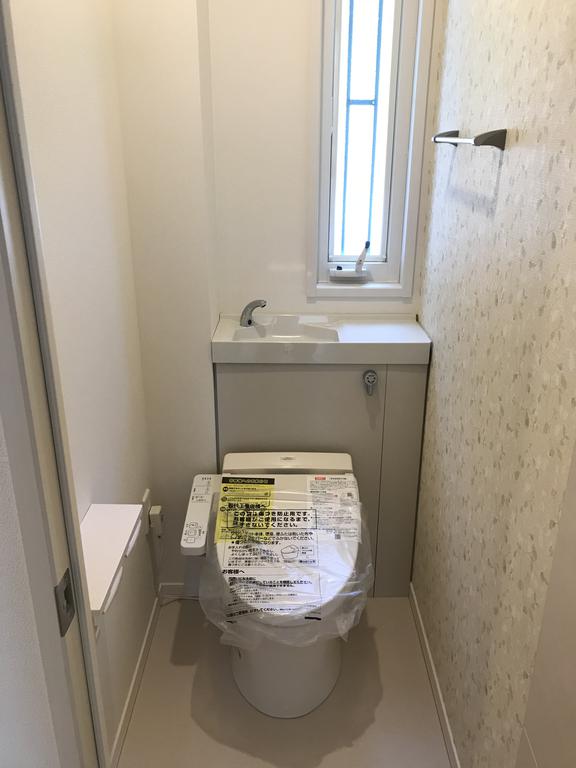 トイレ　温水洗浄便座付き
