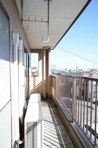 バルコニー　暖かな日差しのふりそそぐバルコニー