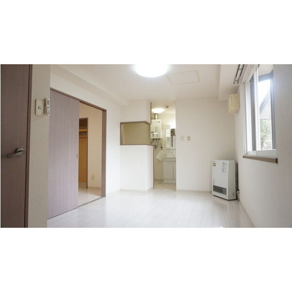 居室・リビング　☆人気の対面キッチン・オール洋室タイプのお部屋です。