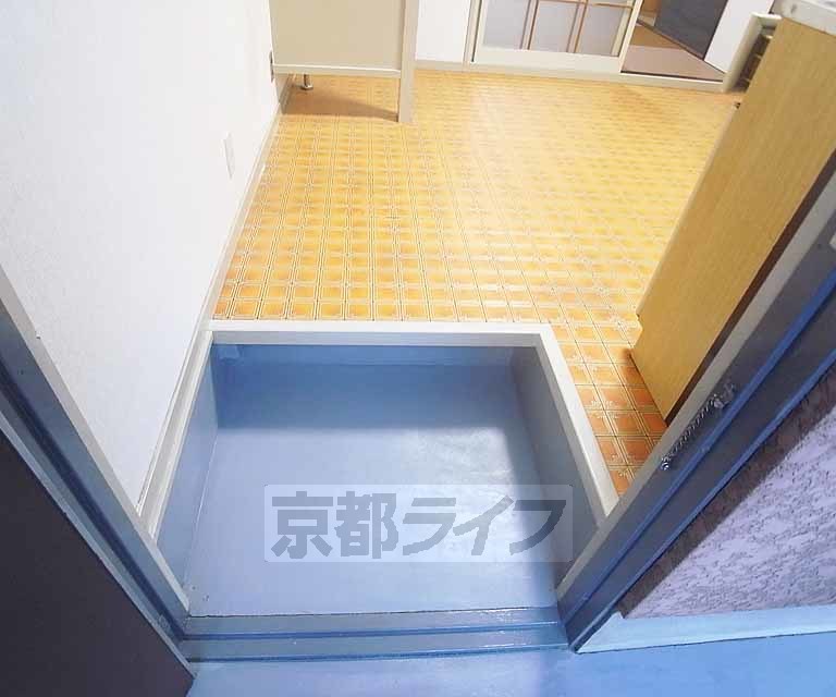 玄関　玄関を入ったところです。お部屋が高くなっています