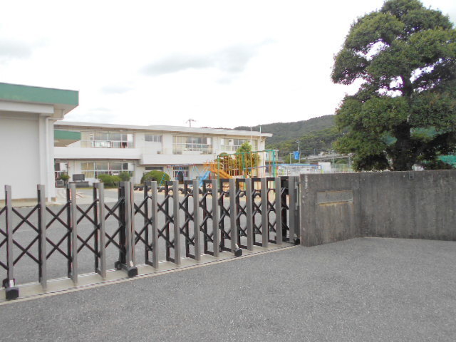 小学校　町立内原小学校様（小学校）まで1700m
