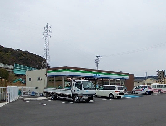 コンビニ　ファミリーマート日高萩原店様（コンビニ）まで1600m