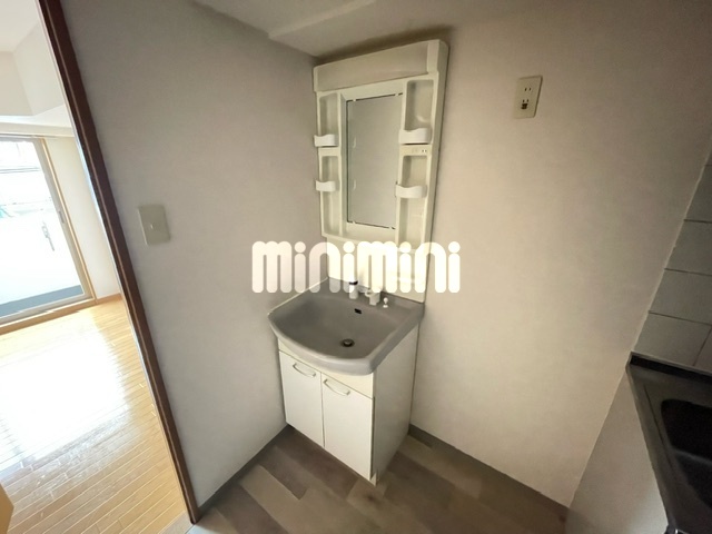 洗面設備　＊別のお部屋の写真です。