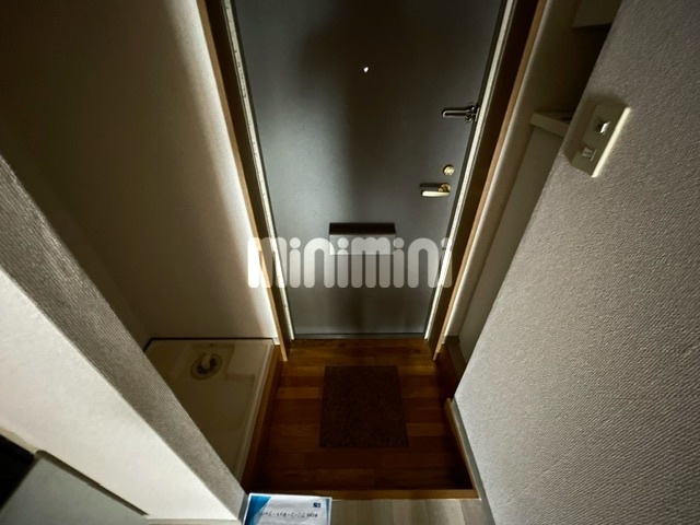 玄関　＊別のお部屋の写真です。
