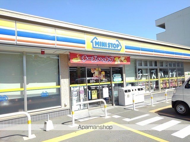 コンビニ　ミニストップ香椎６丁目店（コンビニ）まで700m