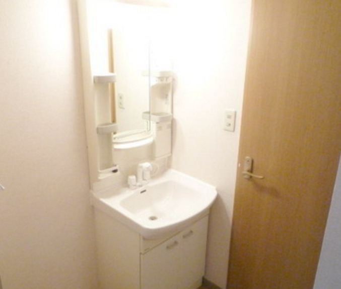 洗面設備　別部屋の写真を使用しております。
