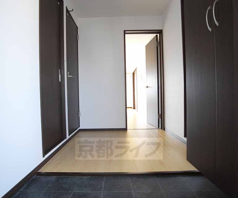 玄関　シックでオシャレな玄関でお客様をお出迎え