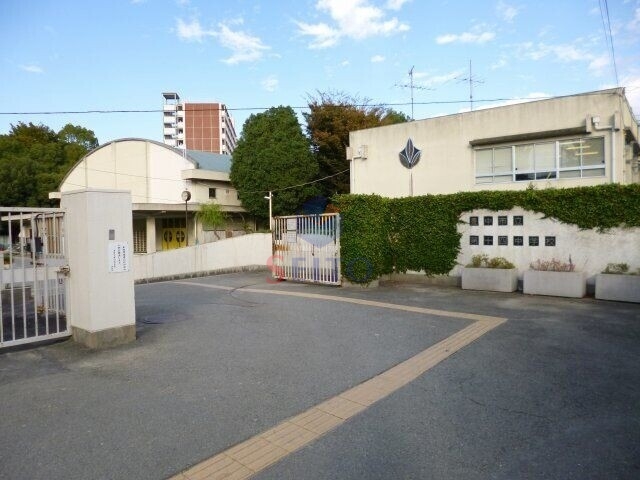 中学校　豊中市立第十四中学校（中学校）まで945m