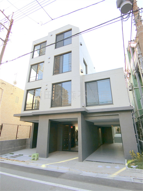 建物外観　2024年12月築　RC鉄筋コンクリート造地上4階建て総戸数
