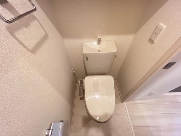 グラン エスターテ 守山市伊勢町のトイレ写真