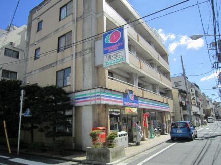 コンビニ　コミュニティ・ストア 豊島 巣鴨店（コンビニ）まで411m