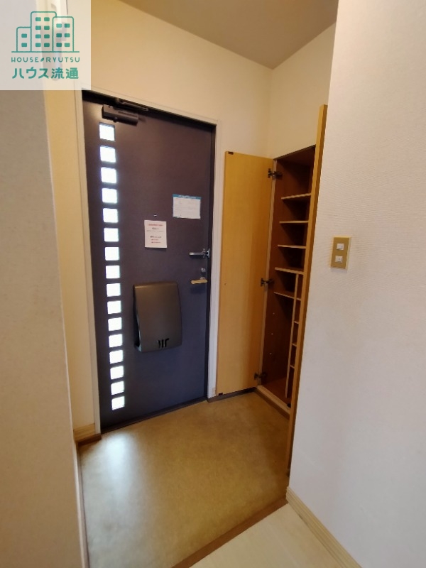玄関　※別号室の写真になります。
