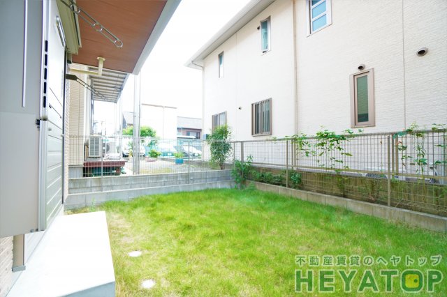 庭　南向き専用庭（同仕様写真）