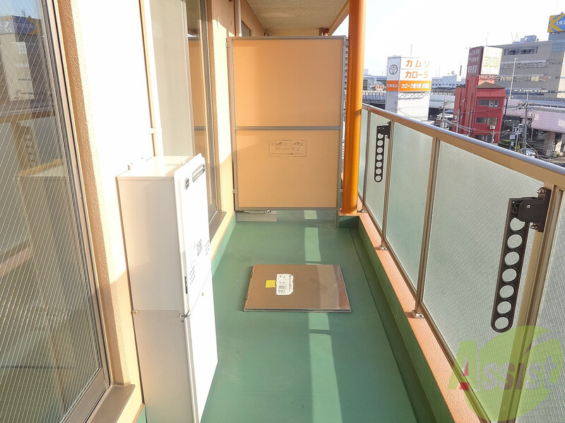 バルコニー　広々としたベランダは日当りが良く洗濯物も乾きやすいですね♪