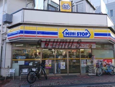 コンビニ　ミニストップ 西新宿山手通り店（コンビニ）まで593m