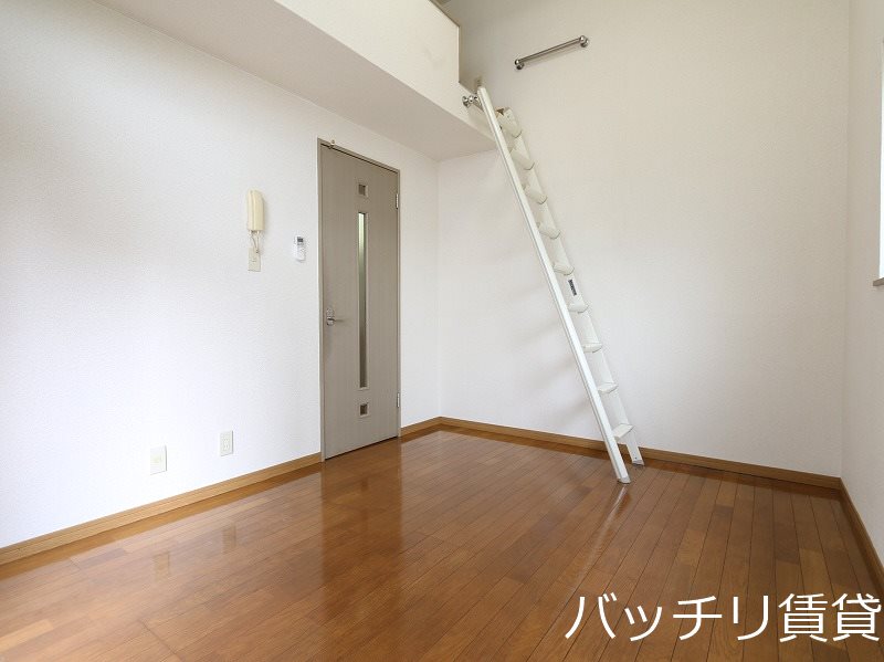 居室・リビング　同型タイプの為、現状を優先致します。
