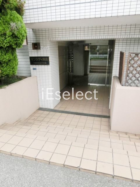 エントランス　エントランスはこちら