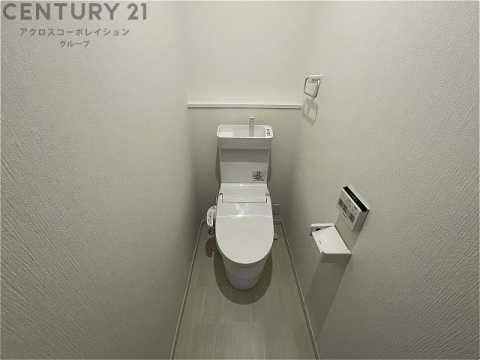 トイレ　温水洗浄便座付きでオススメです♪