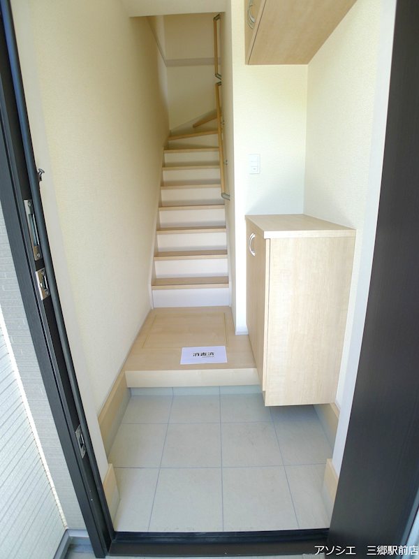 玄関　※写真は同型タイプイメージになります。