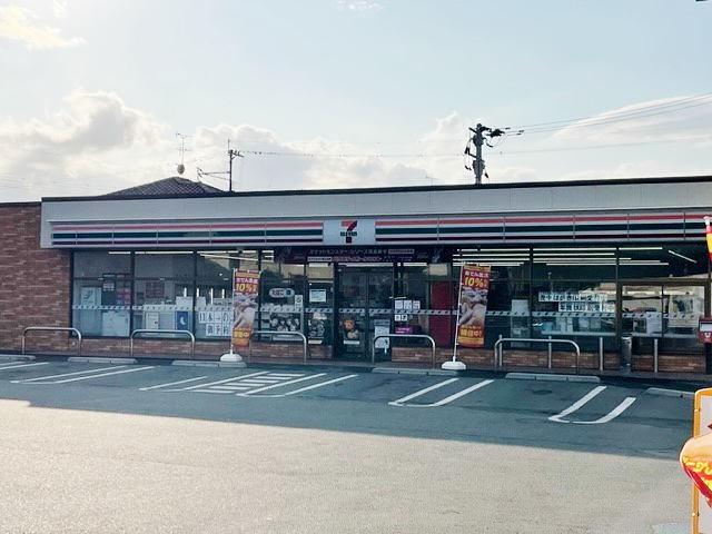 コンビニ　セブンイレブン東野４丁目店（コンビニ）まで450m
