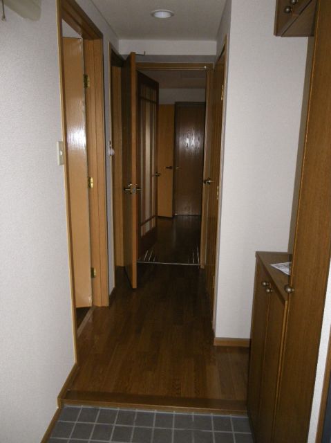 玄関　下駄箱付き