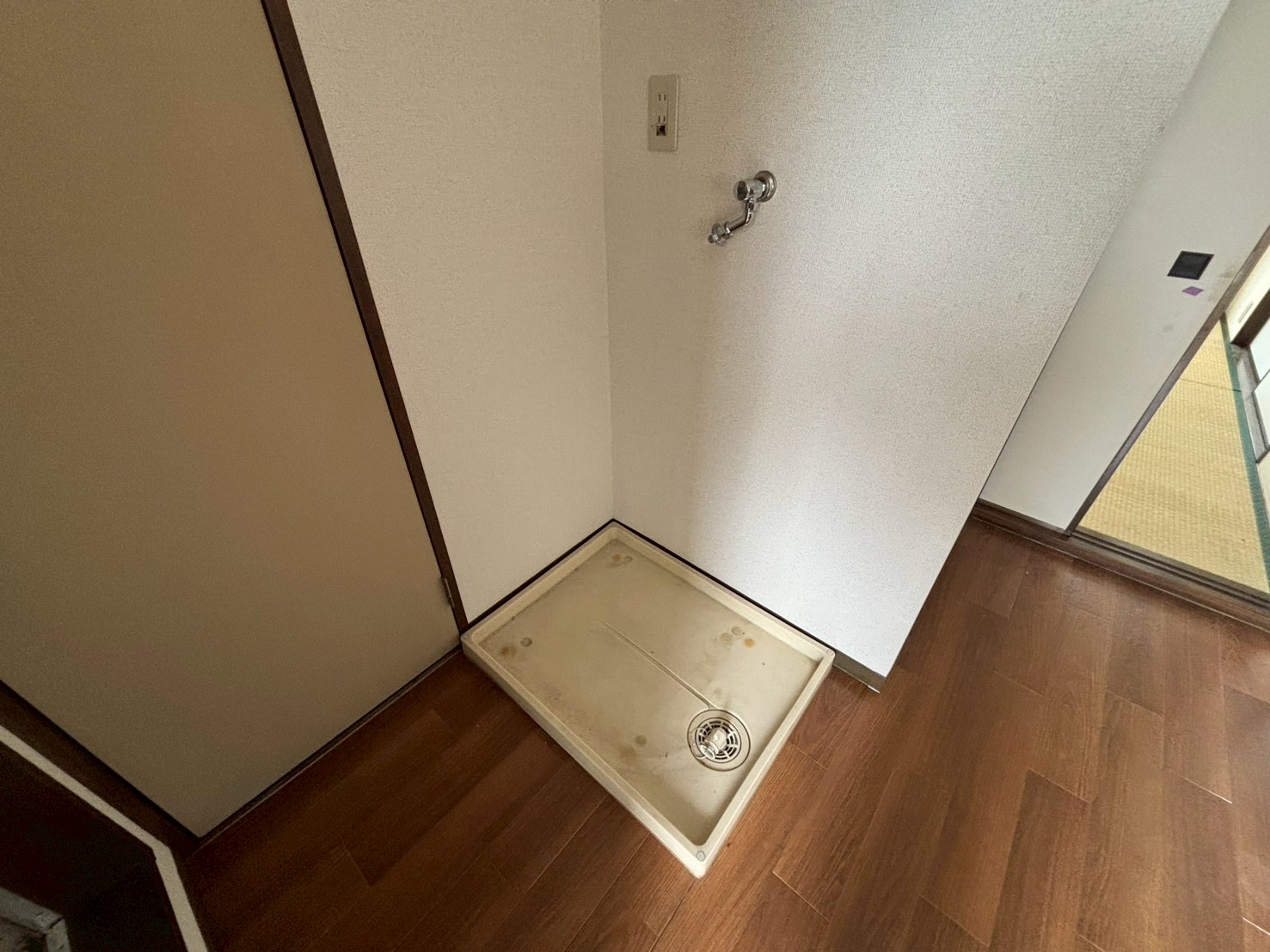 その他　室内洗濯機置場　※写真は別部屋の写真です。現状優先
