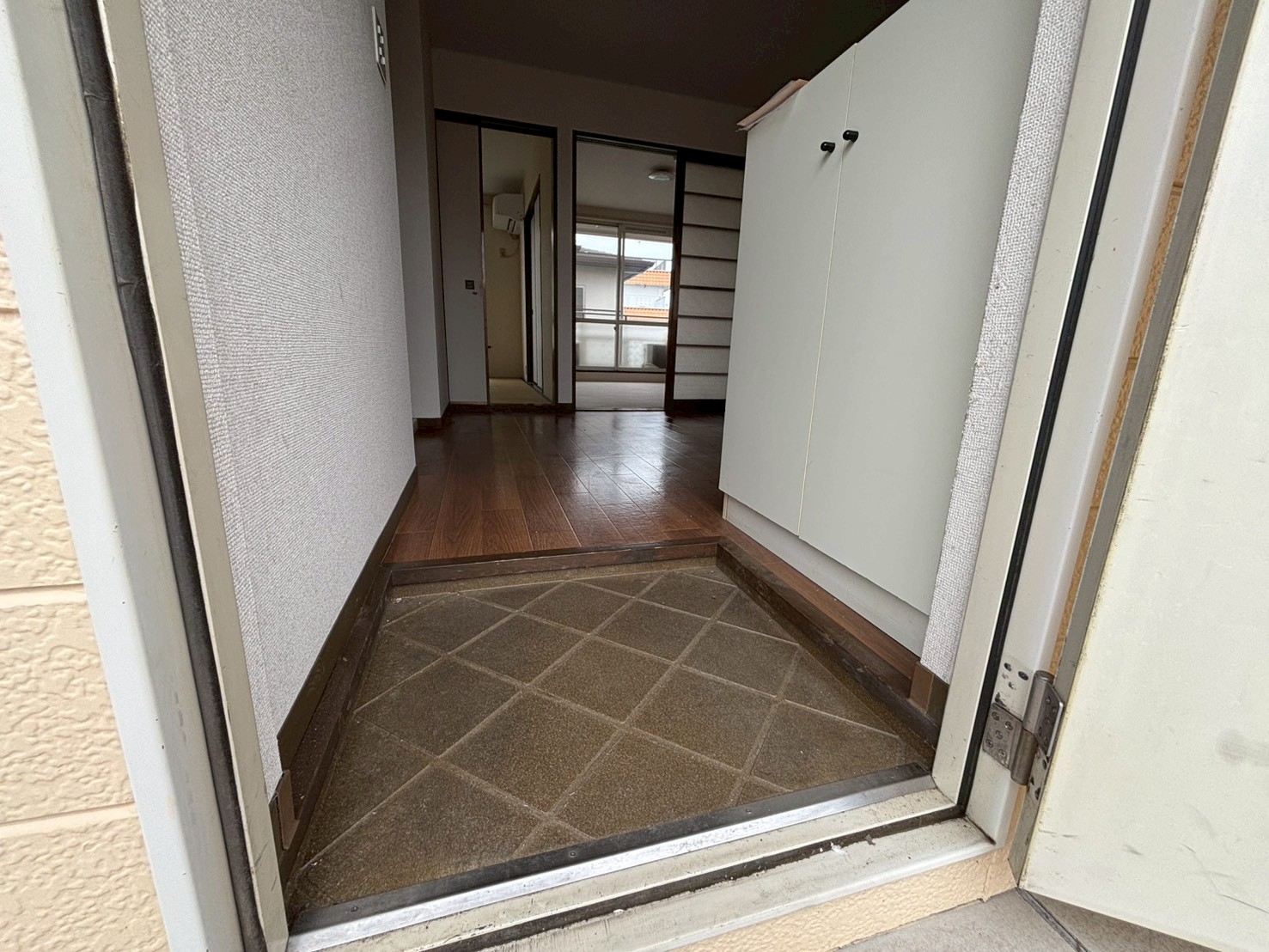 玄関　※写真は別部屋の写真です。現状優先