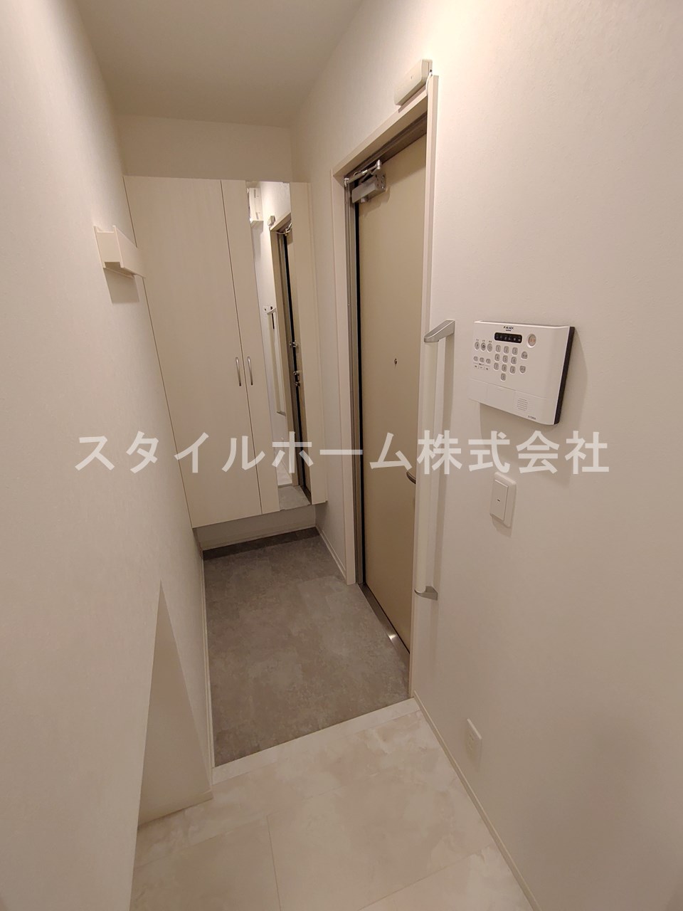 玄関　別部屋写真です。